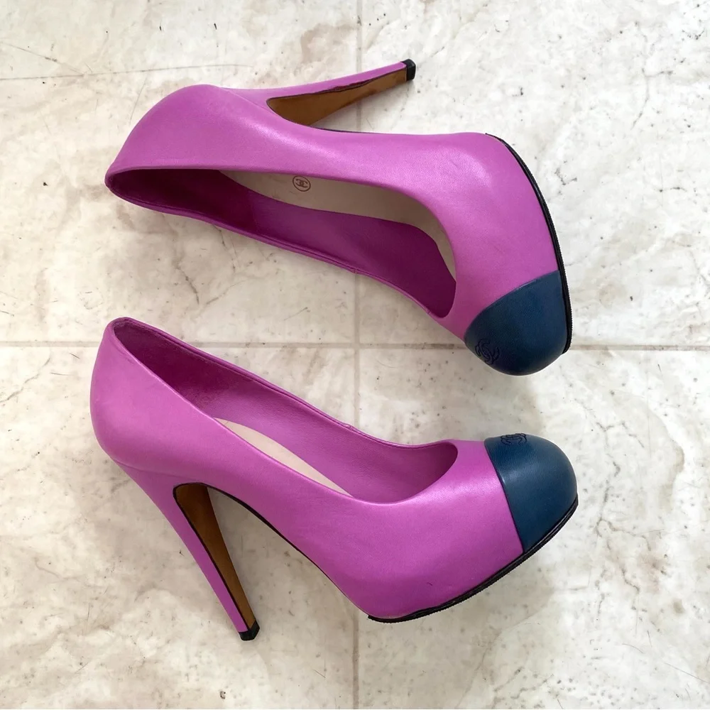 Chanel Made in Italy Interlocking CC Logo Purple Navy Leather Pumps Heels 6/36